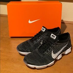 *BNIB* Nike Flyknit Zoom Agility shoes